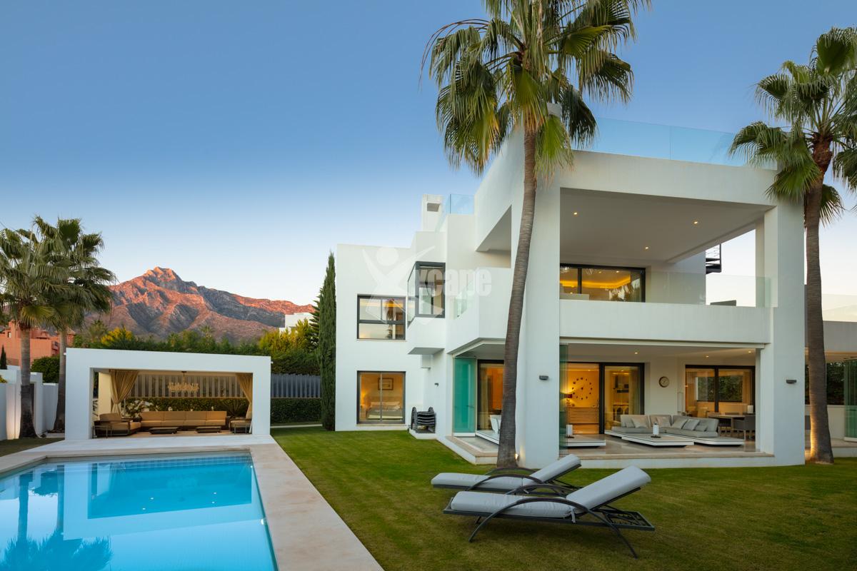 Contemporary Villa Marbella Golden Mile (25)